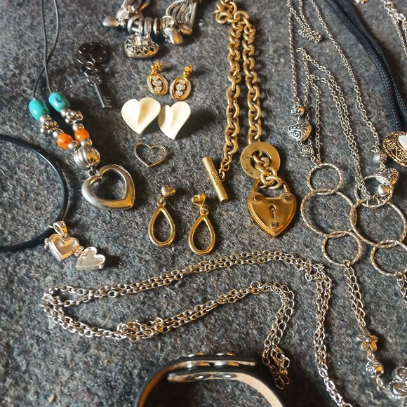 15 piece of Heart themed  jewelry lot - Picture 9 of 9